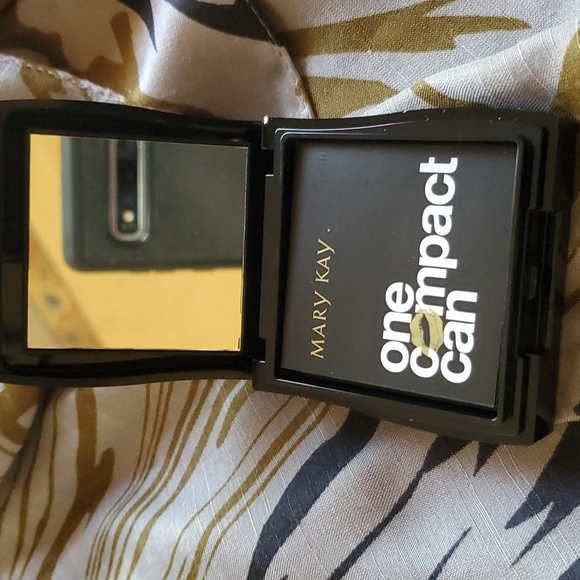 Mary Kay Compact Mini - Picture 2 of 2